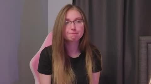 Kylie online show from September 2025 07:03:01 PM