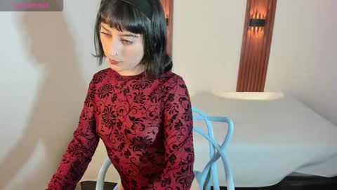 oliviawolf3 online show from November 2025 04:15:01 AM