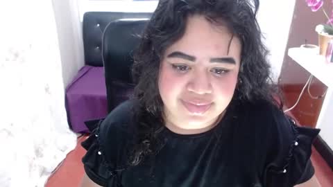 oliviia_cute online show from December 2025 01:33:02 AM