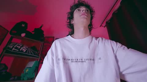 Snapshot of olliver___y chatting on January 2026 03:33:01 AM online show from January 2026 03:33:01 AM