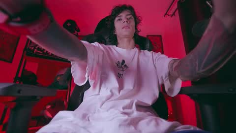 Snapshot of olliver___y chatting on February 2026 02:32:01 AM online show from February 2026 02:32:01 AM