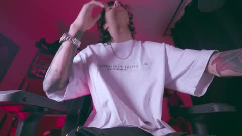 Snapshot of olliver___y chatting on March 2026 12:50:01 AM online show from March 2026 12:50:01 AM