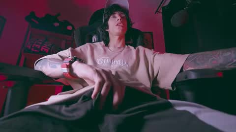 Snapshot of olliver___y chatting on March 2026 07:48:02 AM online show from March 2026 07:48:02 AM