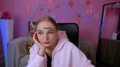 Snapshot of ollivia_dream chatting on May 2026 09:14:01 AM Ollivia online show from May 2026 09:14:01 AM