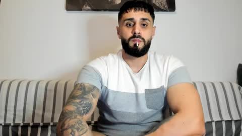 Snapshot of omar_xoxo chatting on December 2024 10:43:02 PM Omar online show from December 2024 10:43:02 PM