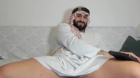 Snapshot of omar_xoxo chatting on January 2025 10:40:02 PM Omar online show from January 2025 10:40:02 PM