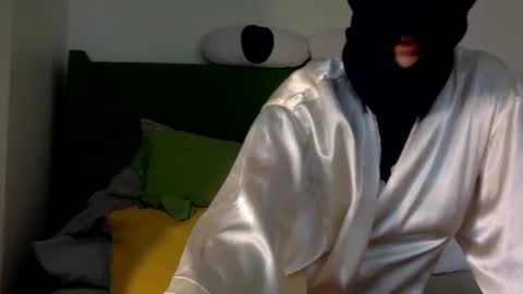 omilk online show from December 2024 08:50:01 PM