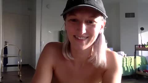 omilk online show from January 2025 11:33:01 PM