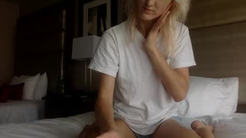 omilk online show from September 2025 11:51:01 PM