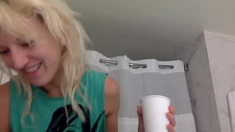 omilk online show from November 2025 04:50:02 PM