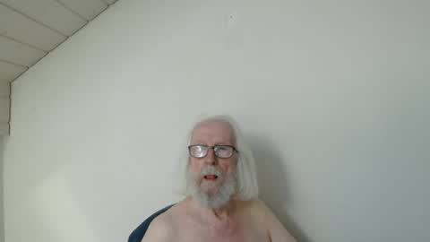 Snapshot of onanister chatting on June 2026 07:07:01 AM Somewhere over the rainbow online show from June 2026 07:07:01 AM