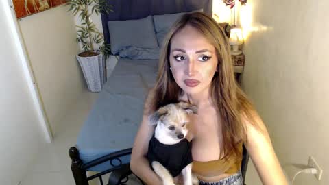 Snapshot of one_of_a_kind_pearl chatting on January 2025 04:24:01 PM Pearl online show from January 2025 04:24:01 PM