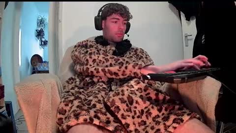 onesieboyx online show from March 2025 11:19:01 AM