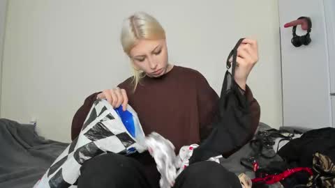 Iva online show from November 2025 10:45:02 AM