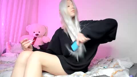 Iva online show from December 2025 12:20:01 PM