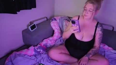 Snapshot of onyxilvara chatting on May 2026 12:40:01 AM MISS ONYX online show from May 2026 12:40:01 AM