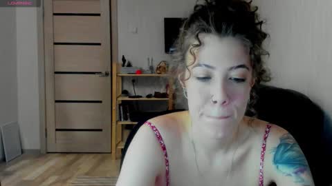 Snapshot of oops_britney chatting on January 2026 04:37:02 AM Britney online show from January 2026 04:37:02 AM