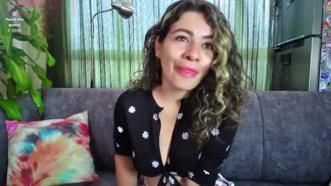 Snapshot of oriana_thomson2 chatting on May 2026 03:50:02 PM Oriana online show from May 2026 03:50:02 PM