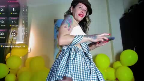 Snapshot of oriana_thomson2 chatting on May 2026 04:07:02 AM Oriana online show from May 2026 04:07:02 AM