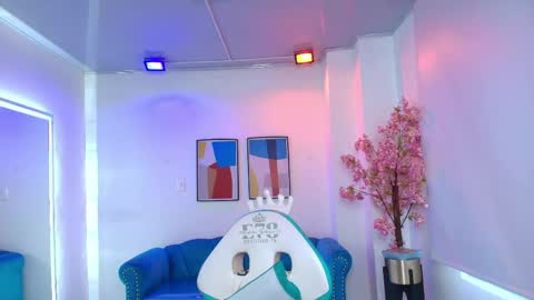 Oriana  online show from May 2026 11:41:02 AM