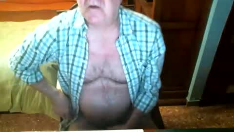 Snapshot of oscarw chatting on December 2024 05:21:02 PM Oscar online show from December 2024 05:21:02 PM