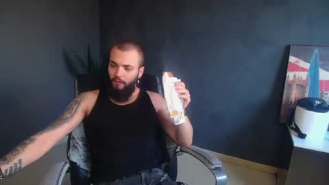 Snapshot of oscarwills chatting on June 2026 04:17:02 AM OscarWills online show from June 2026 04:17:02 AM
