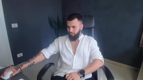 Snapshot of oscarwills chatting on July 2026 11:17:02 AM OscarWills online show from July 2026 11:17:02 AM