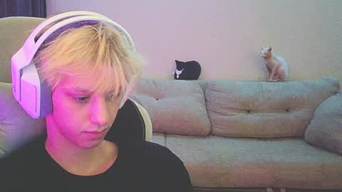 Ostin online show from December 2024 06:16:01 PM