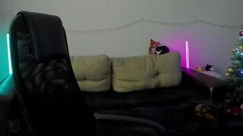 Ostin online show from December 2025 05:26:02 AM