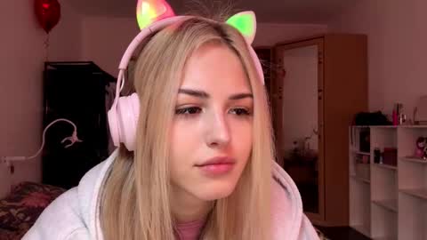 Snapshot of ozellagranville chatting on March 2026 07:15:01 AM Eva online show from March 2026 07:15:01 AM