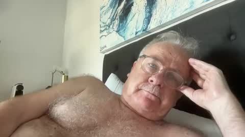 ozhairybearxxxx online show from December 2024 03:43:01 AM