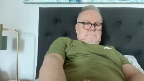 ozhairybearxxxx online show from November 2025 11:15:01 PM