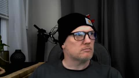 Snapshot of pale_dad_bod chatting on December 2025 03:49:02 AM pale_dad_bod online show from December 2025 03:49:02 AM