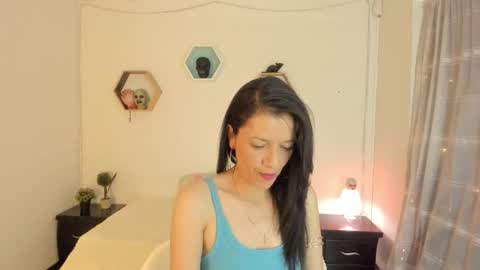 Paloma  online show from November 2025 06:43:01 PM