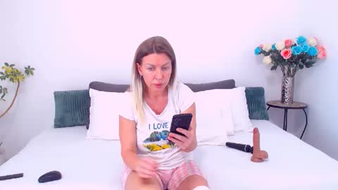 PAMEL ISSY online show from April 2026 07:44:01 AM