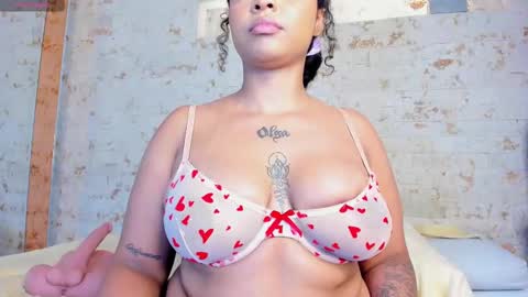 Snapshot of pamela_west chatting on September 2025 07:50:01 PM Pamela West online show from September 2025 07:50:01 PM