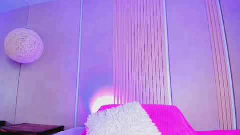 Snapshot of pamela_west chatting on December 2025 07:40:02 PM Pamela West online show from December 2025 07:40:02 PM