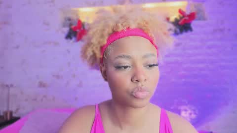 Snapshot of pamela_west chatting on December 2025 08:05:02 PM Pamela West online show from December 2025 08:05:02 PM