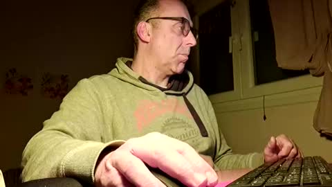 pansak1973 online show from February 2025 05:29:02 PM