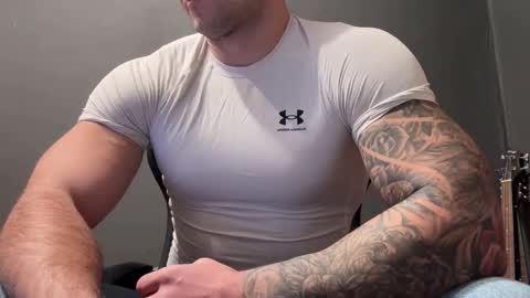 Snapshot of panther_style chatting on February 2026 01:42:02 PM Oleg online show from February 2026 01:42:02 PM