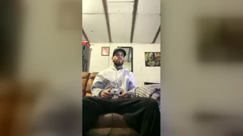 Snapshot of panthers_room chatting on April 2026 07:01:01 AM panthers_room online show from April 2026 07:01:01 AM