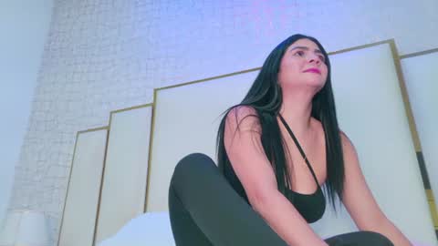 Snapshot of paolaa_rodriguez chatting on June 2026 11:31:01 AM Paola online show from June 2026 11:31:01 AM