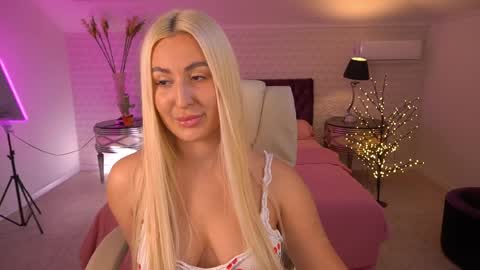 Lia online show from April 2026 01:52:01 PM