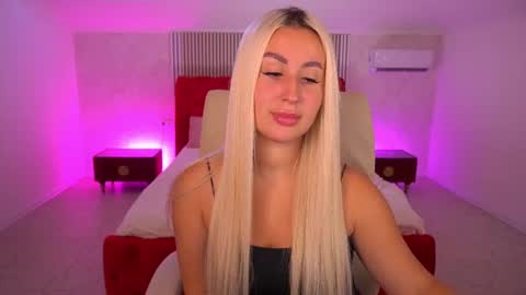 Snapshot of paolamola chatting on June 2026 06:37:02 AM Lia online show from June 2026 06:37:02 AM