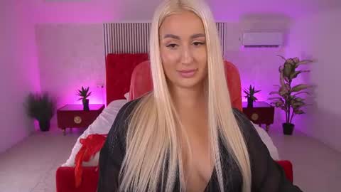 Snapshot of paolamola chatting on June 2026 03:16:02 PM Lia online show from June 2026 03:16:02 PM