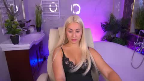 Snapshot of paolamola chatting on June 2026 02:08:01 PM Lia online show from June 2026 02:08:01 PM