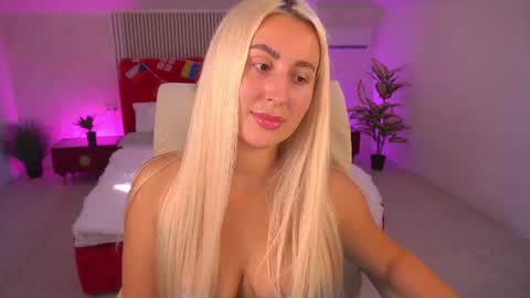 Snapshot of paolamola chatting on July 2026 01:48:01 PM Lia online show from July 2026 01:48:01 PM