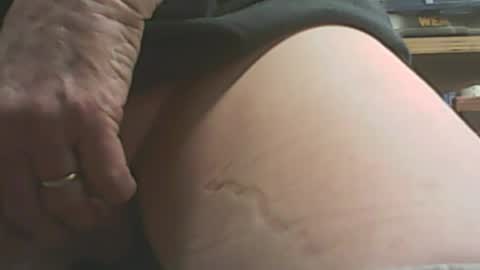 papajb70 online show from February 2026 03:24:01 AM