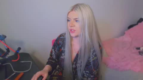 Victoria online show from November 2025 04:05:01 AM