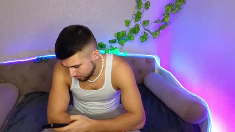 Allie  Alex Thumbs up if you like us online show from January 2025 01:26:02 AM